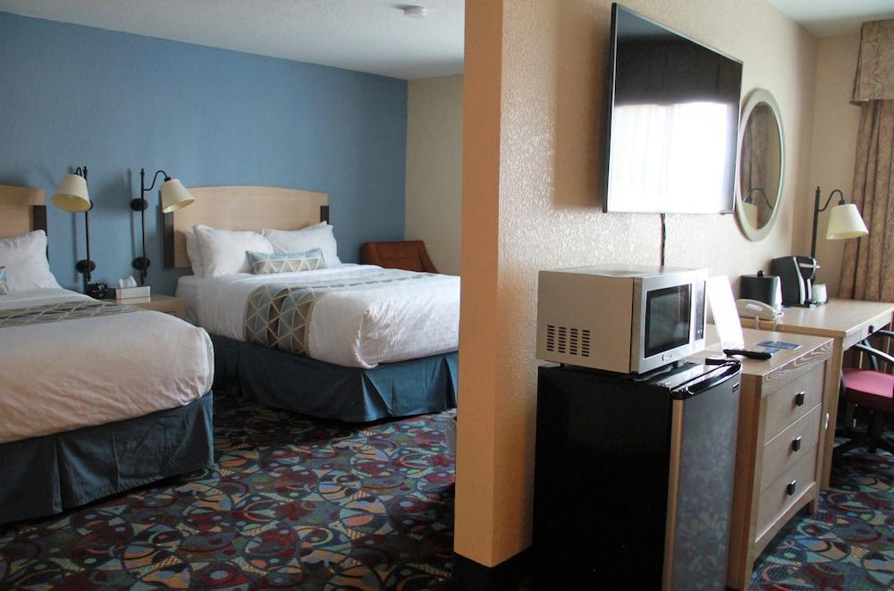 Baymont By Wyndham Stevens Point Hotel Exterior photo