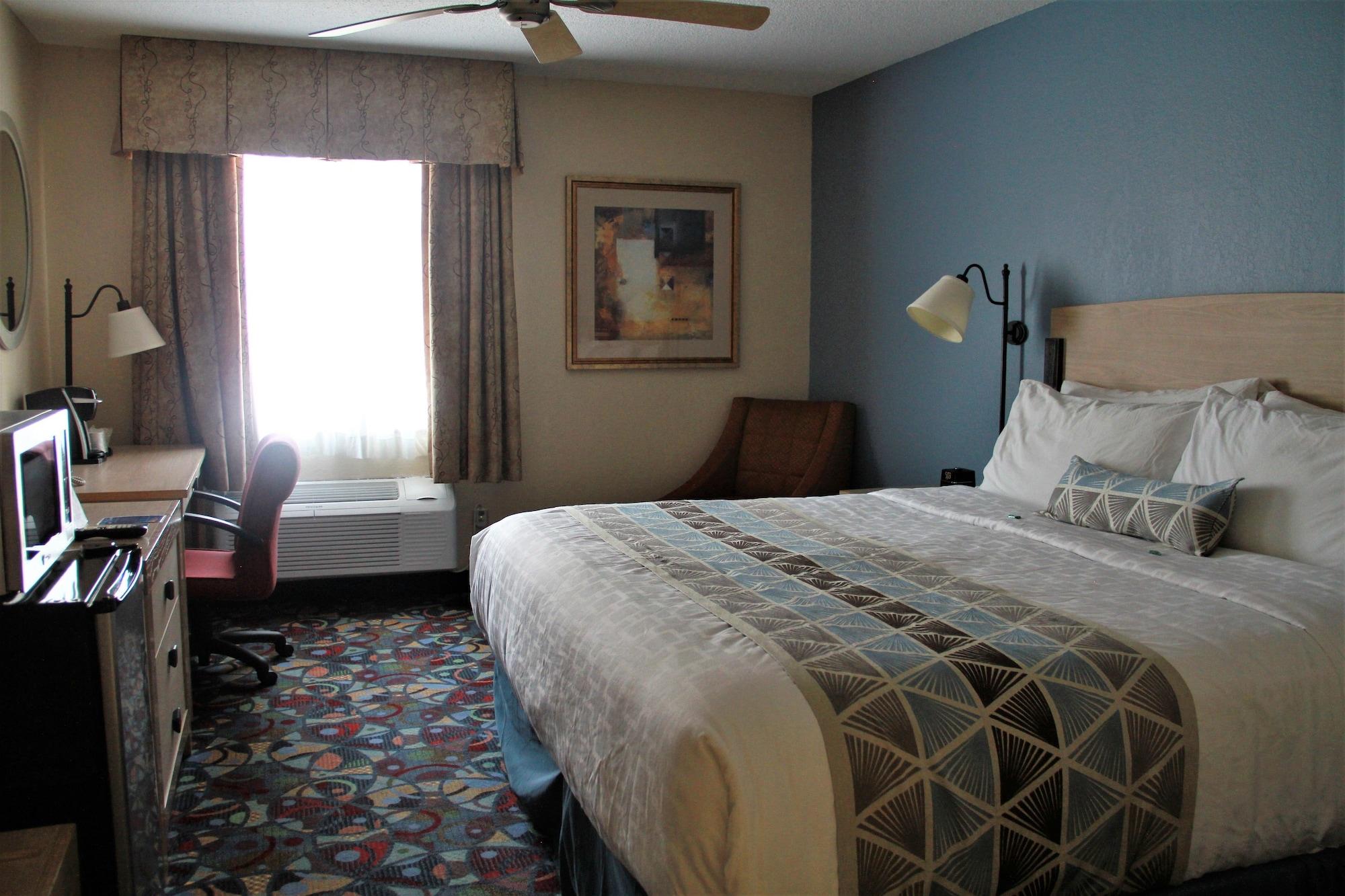 Baymont By Wyndham Stevens Point Hotel Exterior photo