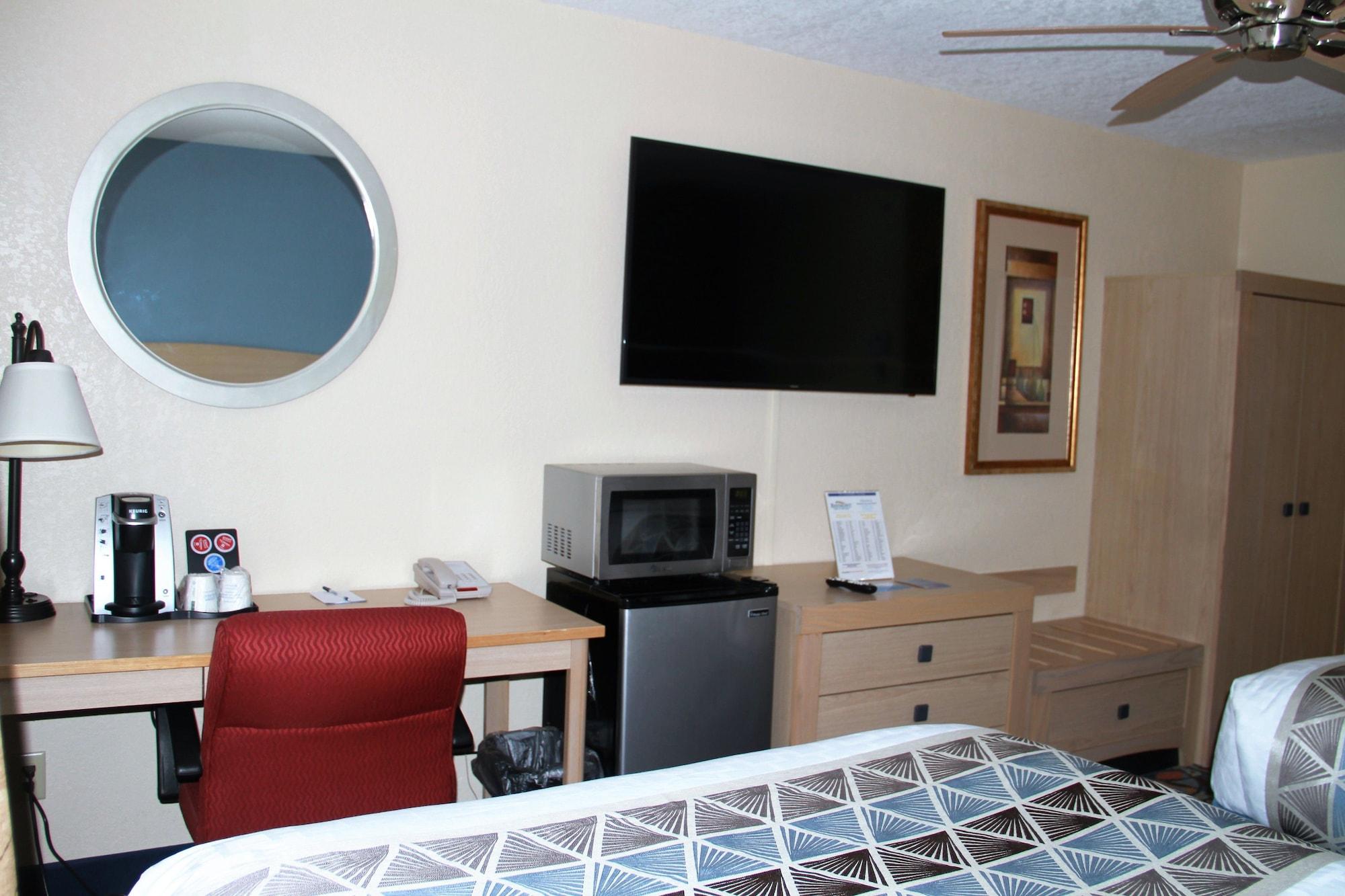 Baymont By Wyndham Stevens Point Hotel Exterior photo