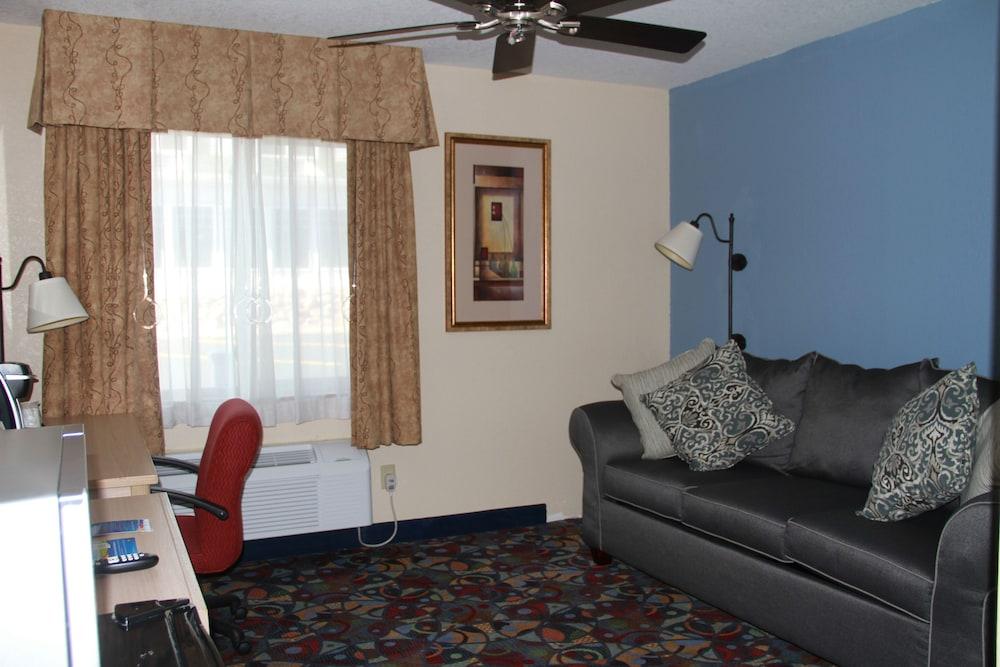 Baymont By Wyndham Stevens Point Hotel Exterior photo