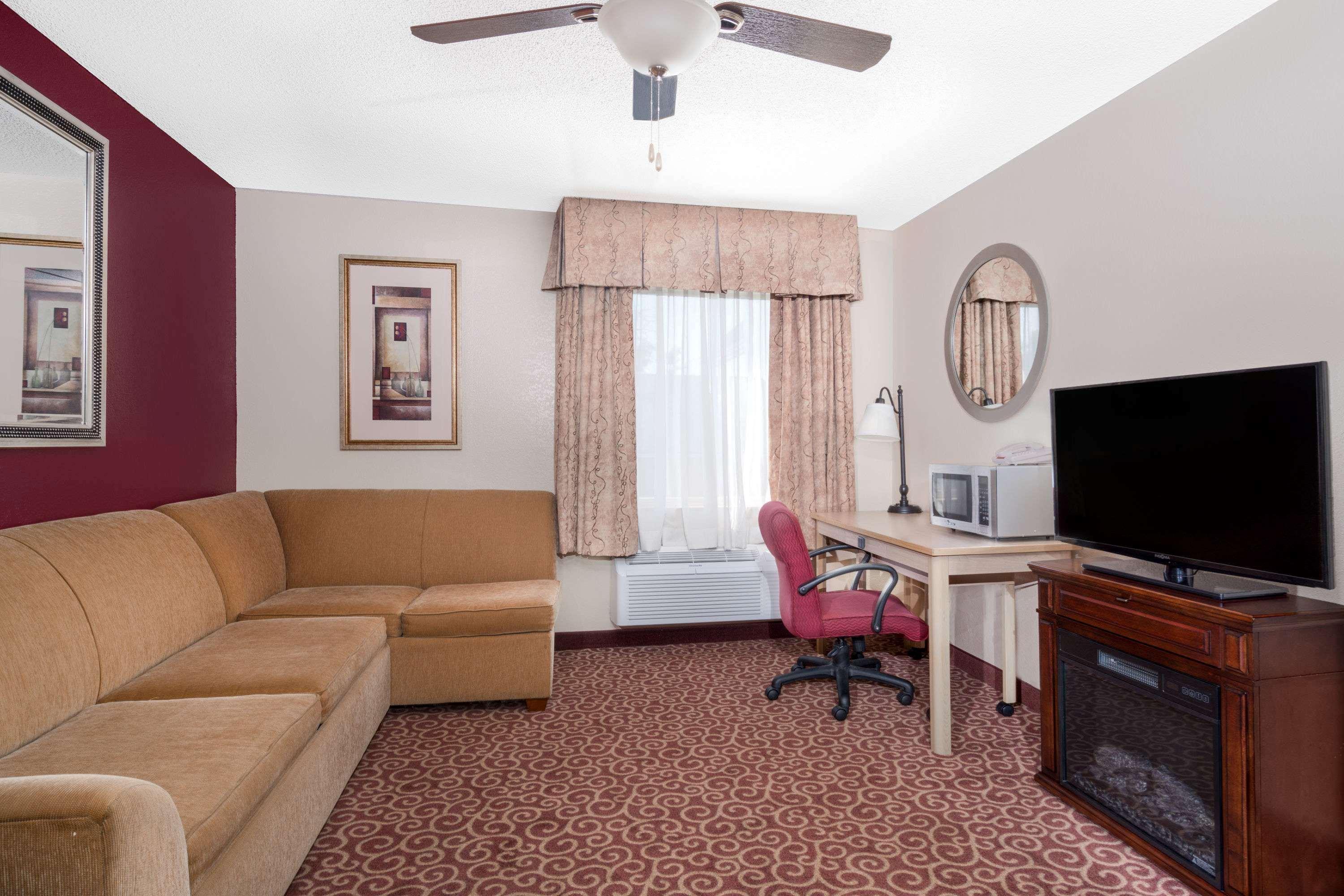 Baymont By Wyndham Stevens Point Hotel Exterior photo