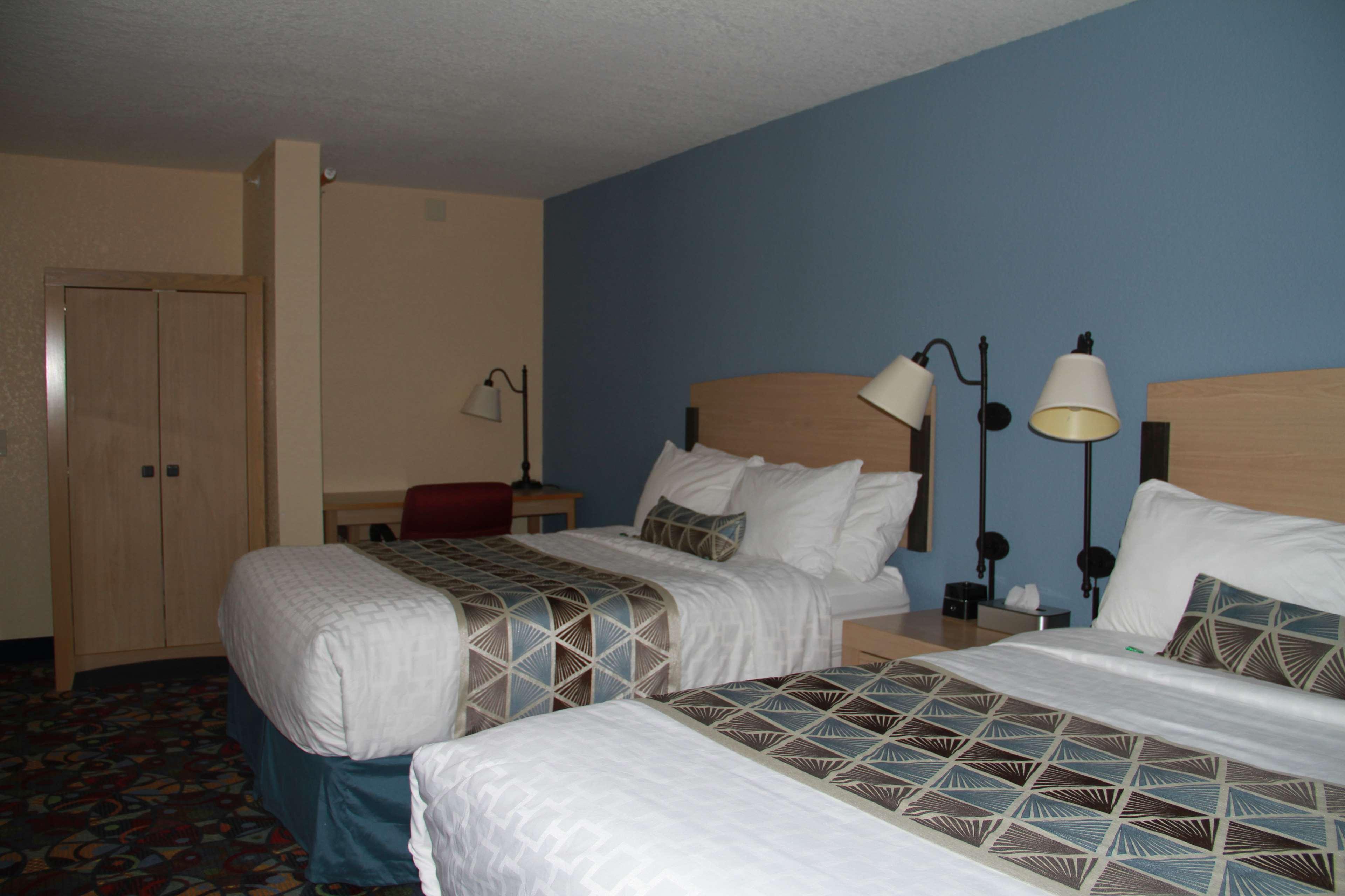 Baymont By Wyndham Stevens Point Hotel Exterior photo