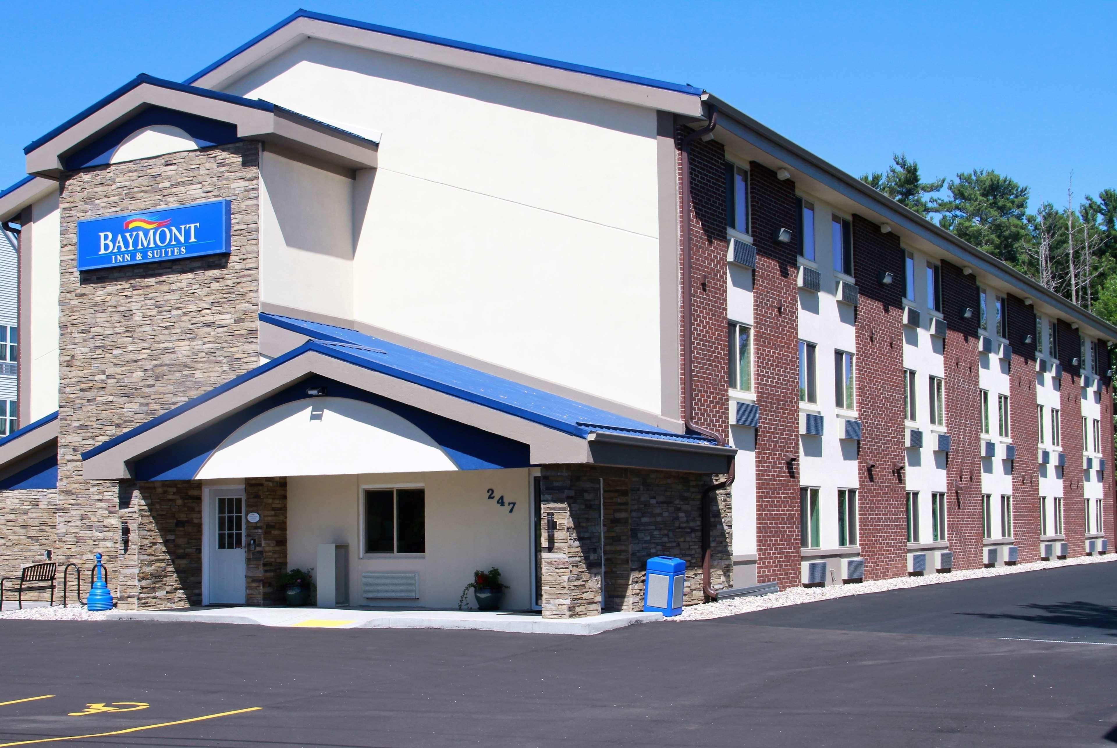 Baymont By Wyndham Stevens Point Hotel Exterior photo