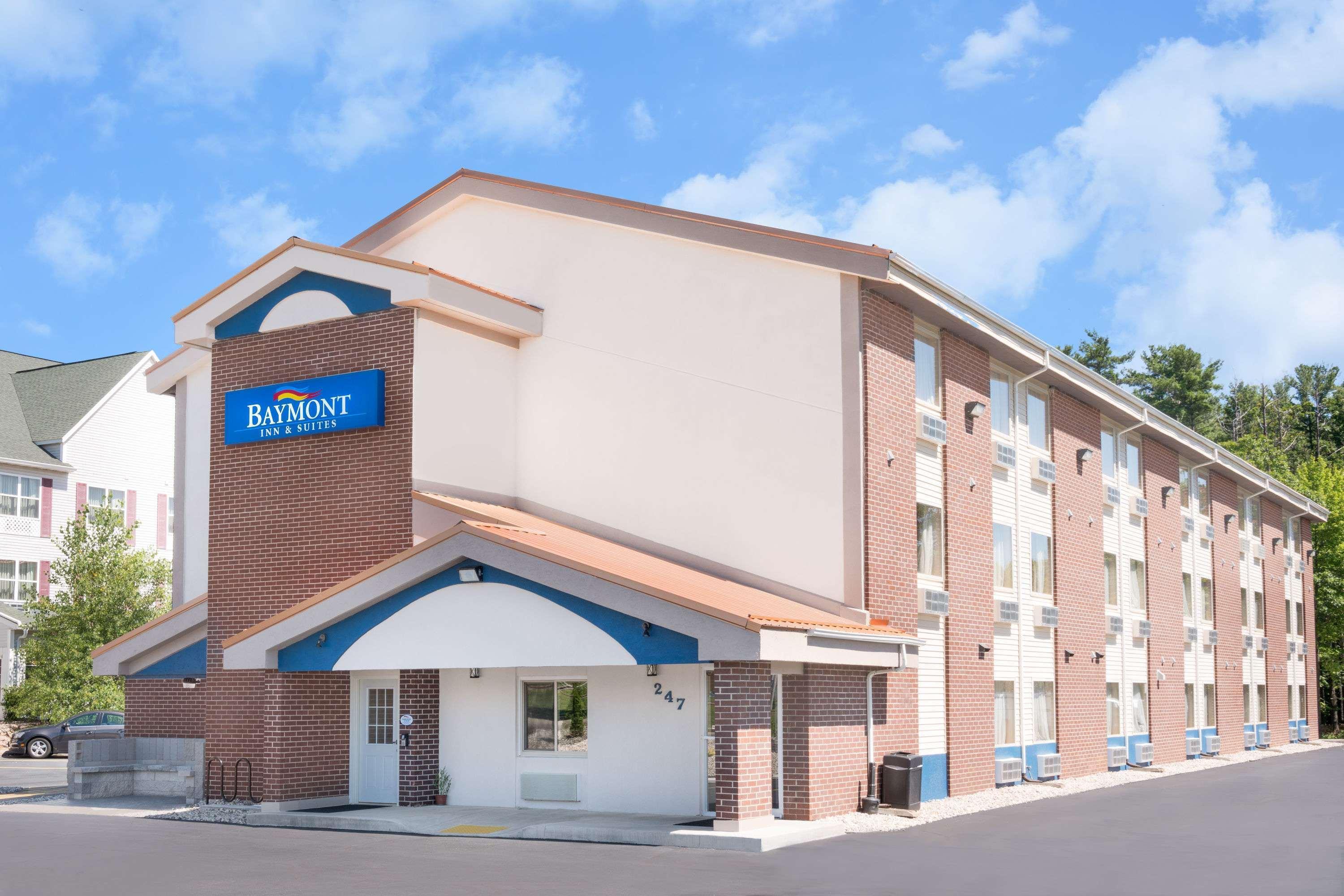 Baymont By Wyndham Stevens Point Hotel Exterior photo