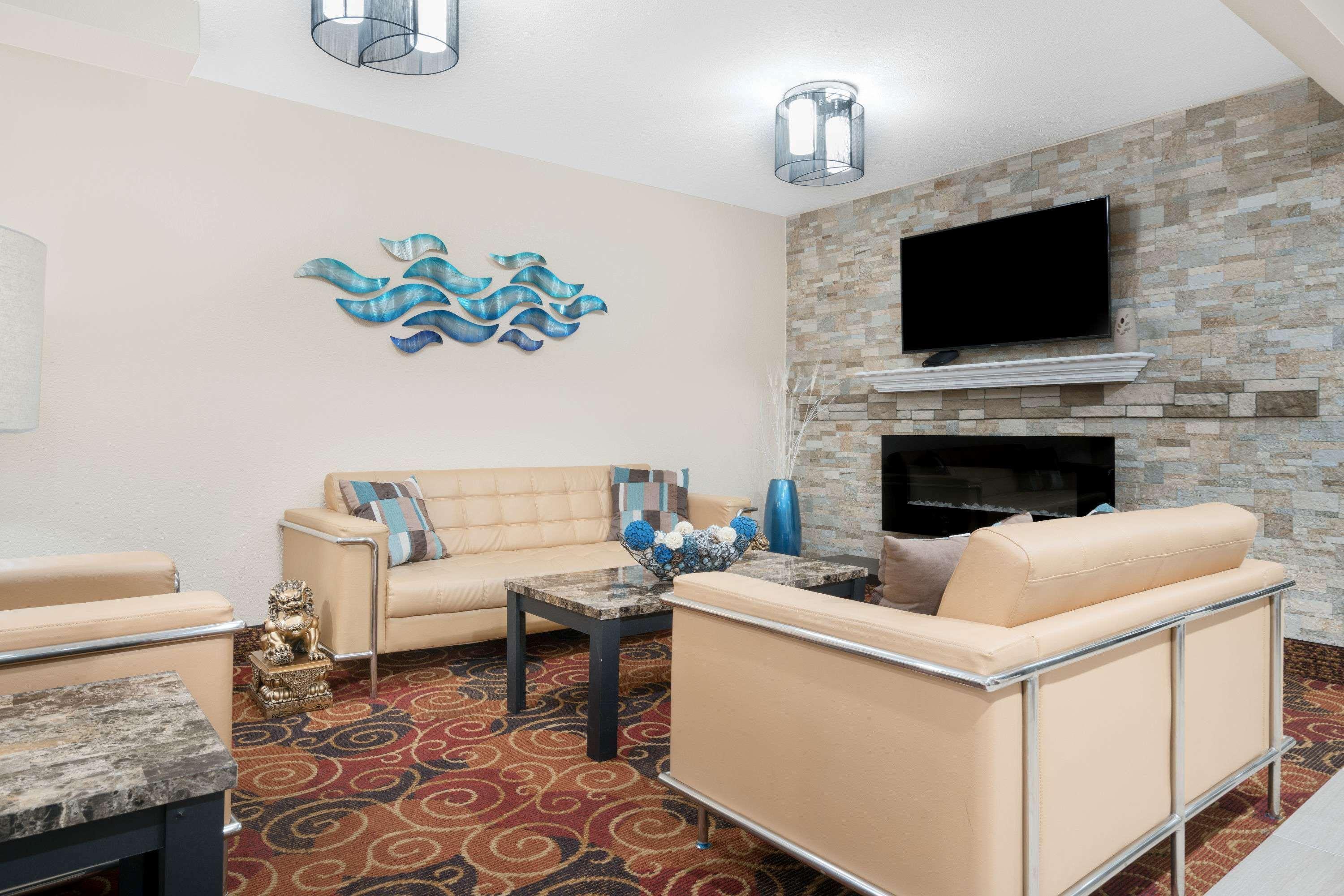 Baymont By Wyndham Stevens Point Hotel Exterior photo
