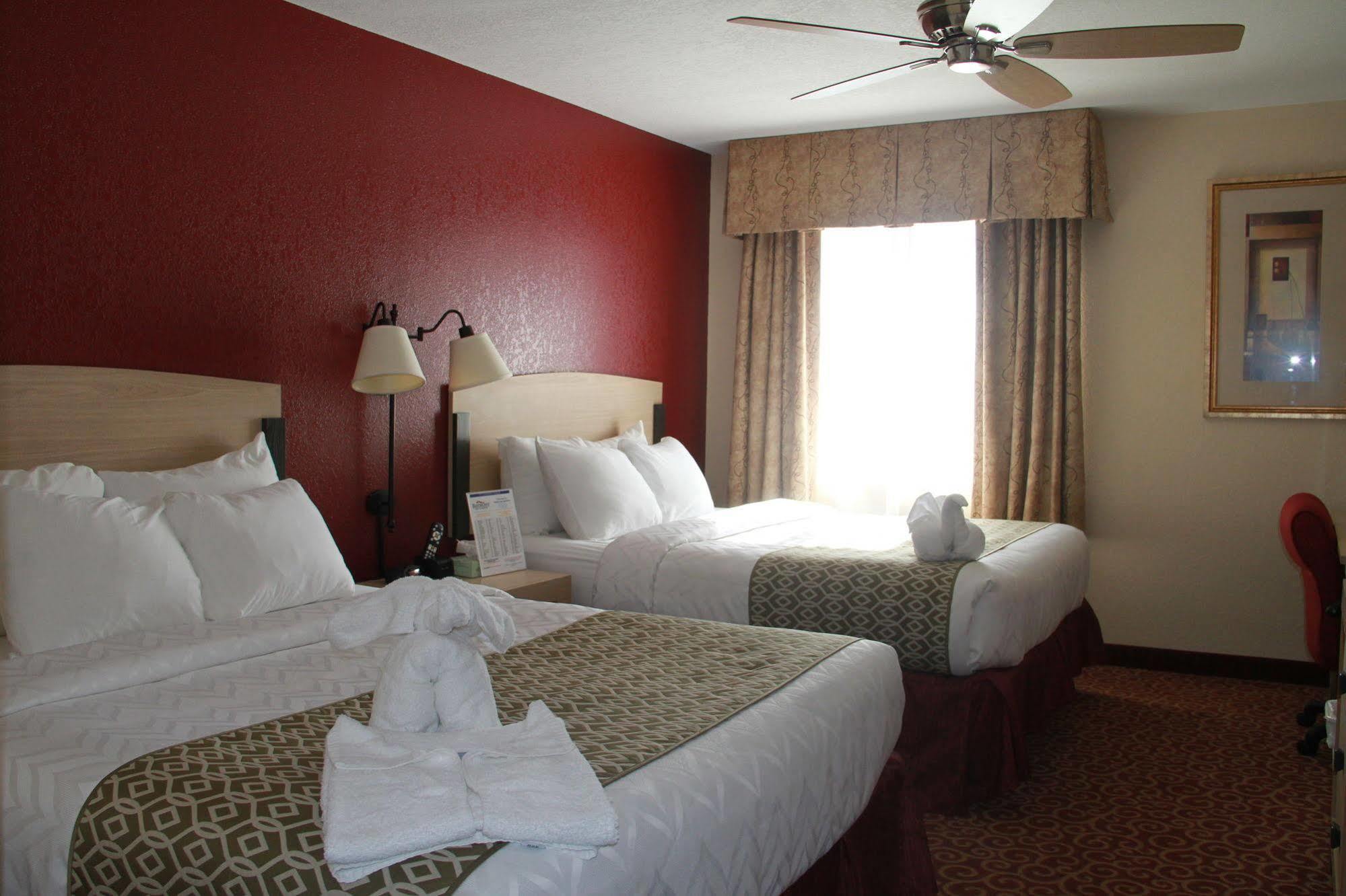 Baymont By Wyndham Stevens Point Hotel Exterior photo
